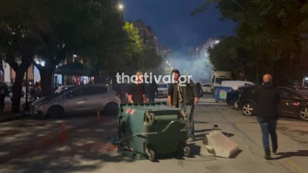 Θεσσαλονίκη: Νέα επεισόδια στο κέντρο - Ένταση με κουκουλοφόρους και ΜΑΤ (ΒΙΝΤΕΟ)
