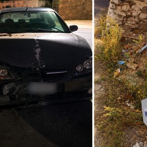 Αλιβέρι: ΙΧ «καρφώθηκε» σε τοίχο και ξήλωσε πινακίδα σήμανσης πίσω από τον Άγιο Γεώργιο (ΦΩΤΟ)