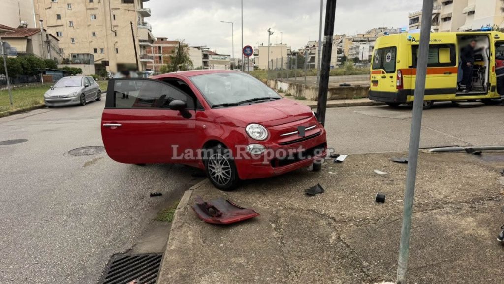 Τροχαίο σε «γνωστή» διασταύρωση στη νότια Λαμία - Δείτε εικόνες