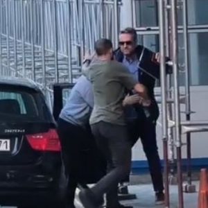 Βίντεο: Η στιγμή που η διαιτητής μπάσκετ Βάσω Τσαρούχα μεταφέρεται στη ΓΑΔΑ μετά τη σύλληψη