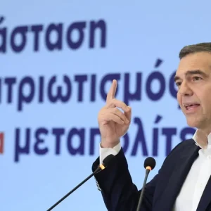 Ο Αλέξης Τσίπρας στο σχολικό συγκρότημα της Γκράβας: Να αποκλειστεί κάθε κίνδυνος, να γυρίσουν πίσω με ασφάλεια στις αίθουσες οι μαθητές