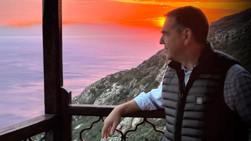 Άναψε φωτιές ο Τσίπρας με την επίσκεψη στο Άγιον Όρος: Θεομπαίχτη τον είπε η Ζωή, πυρά από Αδωνι και Πολάκη