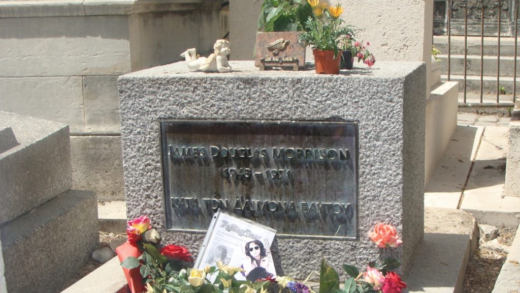 Τζιμ Μόρισον: Γιατί στον τάφο του θρύλου των Doors υπάρχει μια μυστηριώδης φράση στα ελληνικά