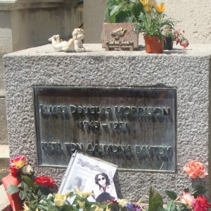 Τζιμ Μόρισον: Γιατί στον τάφο του θρύλου των Doors υπάρχει μια μυστηριώδης φράση στα ελληνικά