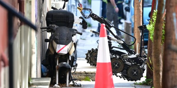 Συναγερμός στο κέντρο της Αθήνας -Ύποπτο αντικείμενο στη Σισίνη, σπεύδουν τα ΤΕΕΜ