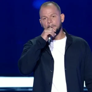 The Voice: Η συγκινητική ιστορία του πατέρα που μεγαλώνει μόνος του τρεις κόρες - «Ευχόμαστε η μαμά μας να είναι υπερήφανη για εμάς»