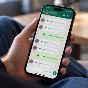 Πώς να μάθετε τι λέει ένα ηχητικό μήνυμα στο WhatsApp χωρίς να χρειάζεται να το αναπαραγάγετε