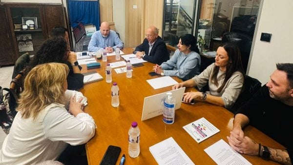 Συνάντηση Γιάννη Οικονόμου με τον Εμπορικό Σύλλογο Λαμίας