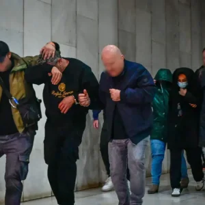 «Το Χωριάτικο»: Αξιωματικός της ΕΛΑΣ σε ρόλο πληροφοριοδότη – «Αποκαλούσαμε τον Γιαννακόπουλο “μπαμπά”, η εργασία ήταν αδήλωτη» λέει εργαζόμενη