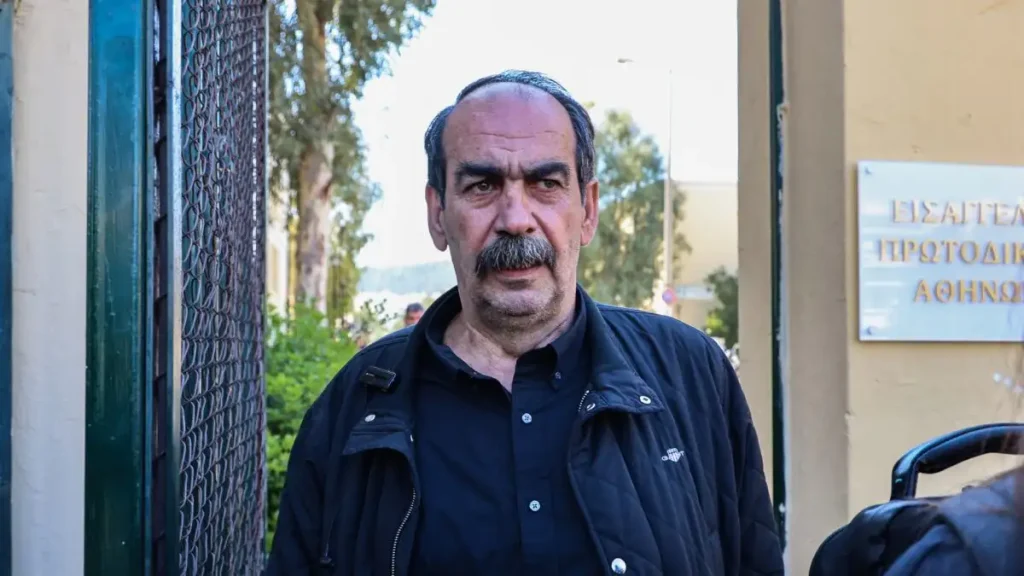 Στο νοσοκομείο ο «Φραπές» για «καρδιακό άλγος» – Αναβλήθηκε για τον Ιούνιο του 2027 η δίκη του