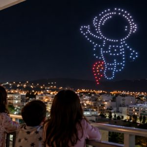Ένας ουρανός γεμάτος παιδικές ζωγραφιές: Το εντυπωσιακό drone show στο Παίδων «Αγία Σοφία»!