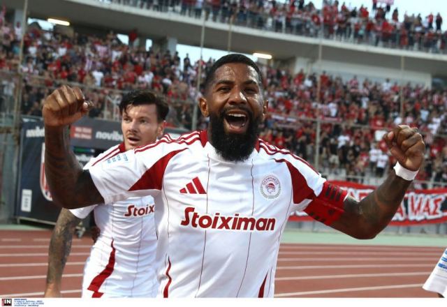 Ο Ροντινέι του Ολυμπιακού τραγούδησε την «Πανσέληνο» της Δέσποινας Βανδή και αποθεώθηκε