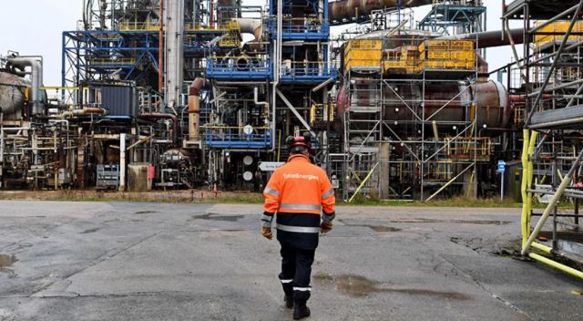 Πρεμιέρα μετ’ εμποδίων για το πλαφόν στο ρωσικό πετρέλαιο