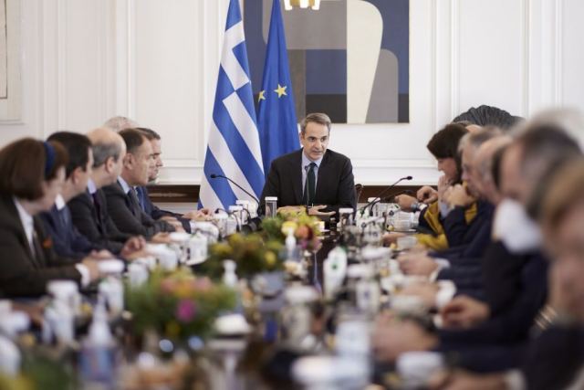 Μητσοτάκης στο υπουργικό: Δεν θα υποκύψουμε στο νέο «δώσ’ τα όλα»