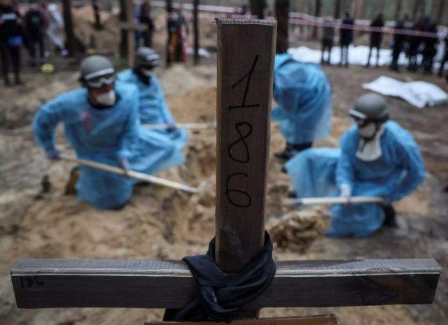 Ουκρανία: Τόπος μαρτυρίου το Ιζιούμ – Βρέθηκαν νεκροί με δεμένα τα χέρια και με θηλιές στο λαιμό τους