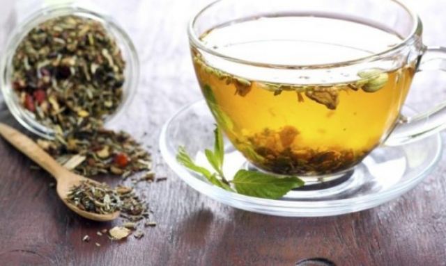 Γαστροοισοφαγική παλινδρόμηση (καούρες): Τι να πιείτε για να ηρεμήσει το στομάχι σας