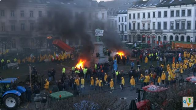 Οι αγρότες «πολιορκούν» με χίλια τρακτέρ τη Σύνοδο Κορυφής στις Βρυξέλλες - Δείτε live εικόνα