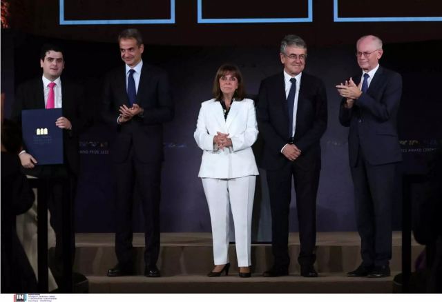 Ο Κυριάκος Μητσοτάκης στην τελετή απονομής του βραβείου «Αυτοκράτειρα Θεοφανώ» στη Θεσσαλονίκη