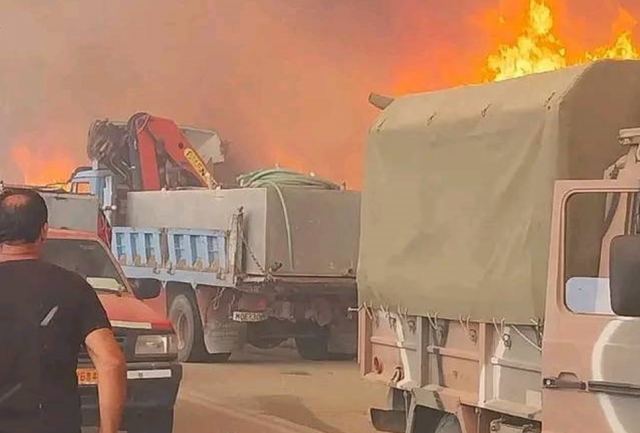 Μαίνεται το πύρινο μέτωπο στους Φούρνους Ικαρίας