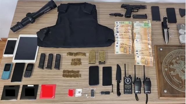 Βούλα: Οι μαχαιροβγάλτες, οι πιστολέρο και τα 10.000 ευρώ - Η δικογραφία για το περιστατικό με τους πυροβολισμούς στον φούρνο