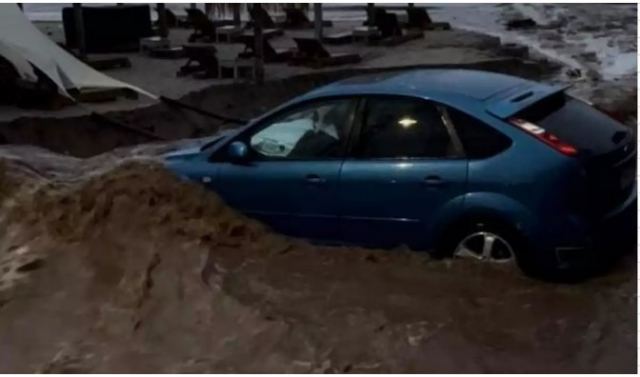 Θάσος: Πλημμύρες σε σπίτια και ξενοδοχεία – Χείμαρροι οι δρόμοι