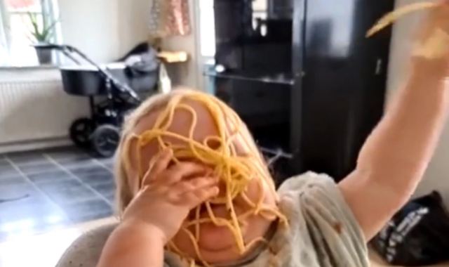 Όταν είσαι μακαρονάς... από κούνια