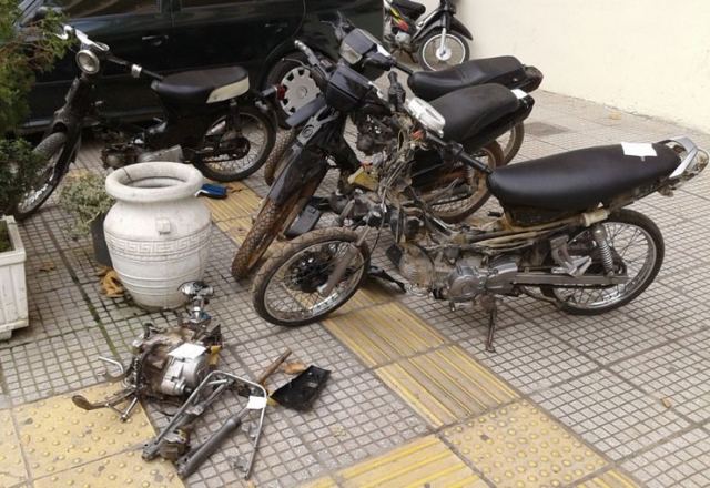 Έπιασαν τη συμμορία που έκλεβε μηχανάκια