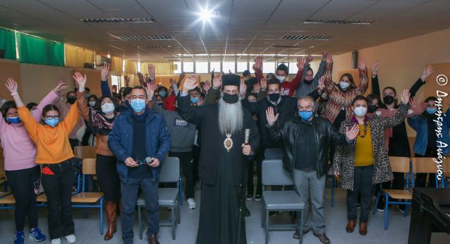 Λαμία: Ο Μητροπολίτης έκανε το project μαζί με τους μαθητές (ΦΩΤΟ)