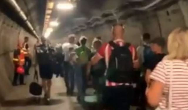 Τρένο έπαθε βλάβη μέσα στη σήραγγα της Μάγχης - Αποκλεισμένοι για 5 ώρες οι επιβάτες