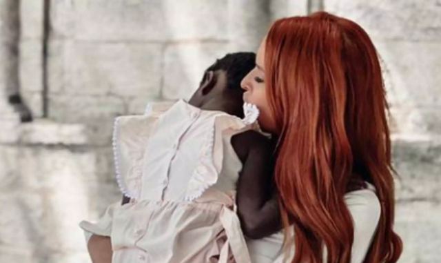 Νυμφαίο: Η βάπτιση της κόρης Κοντοβά - Καλημέρη με νονά τη Σίσσυ Χρηστίδου