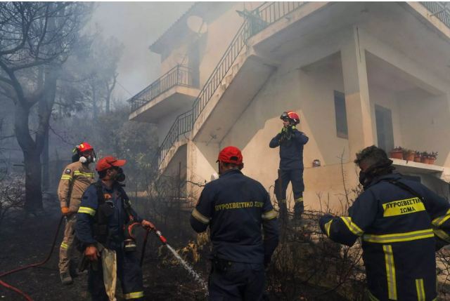 Φωτιά στη Λέσβο: Εκκενώνεται η Βρίσα – Μαίνεται η μεγάλη πυρκαγιά