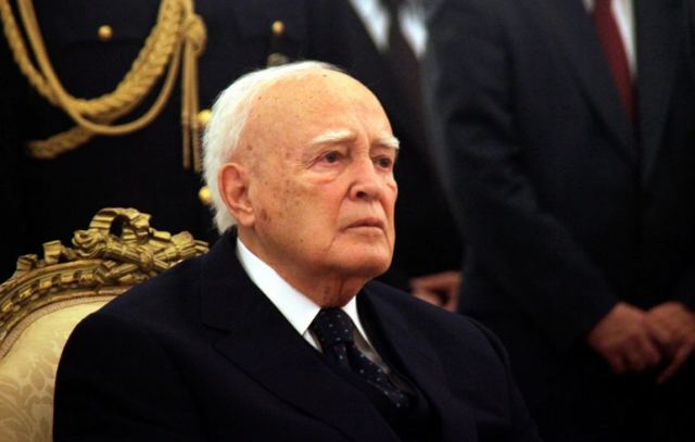 Κάρολος Παπούλιας: Με τιμές αρχηγού κράτους η κηδεία του - Τριήμερο δημόσιο πένθος