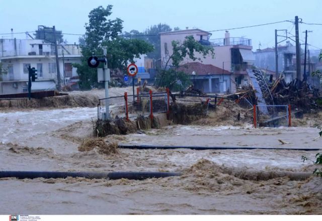 Νέο μήνυμα από το 112 στον Βόλο - Μεγάλες οι καταστροφές στην πόλη, σε ισχύ η απαγόρευση κυκλοφορίας