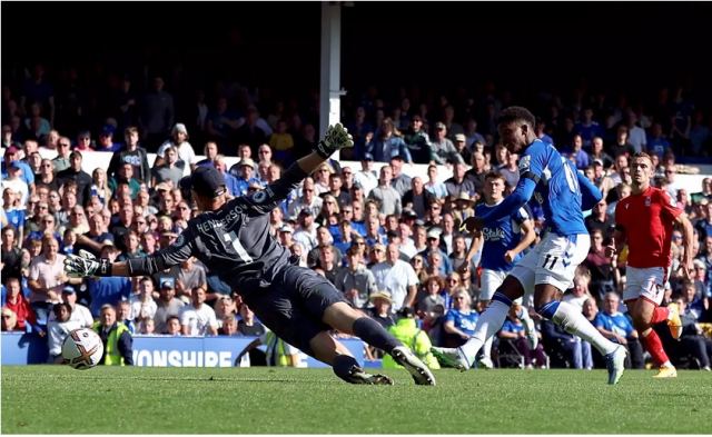 Έβερτον – Νότιγχαμ Φόρεστ 1-1: Έχασε τη νίκη στο φινάλε η ομάδα του Βαγγέλη Μαρινάκη