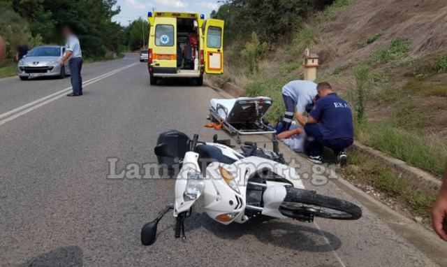 Λαμία: Τροχαίο με μηχανάκι - Τον έσωσε το κράνος