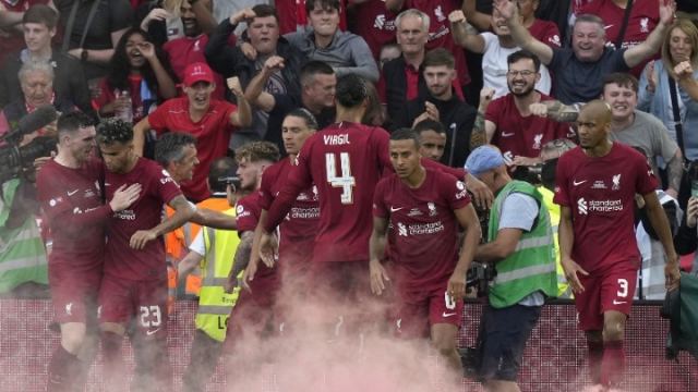 Η Λίβερπουλ σήκωσε την πρώτη κούπα της σεζόν