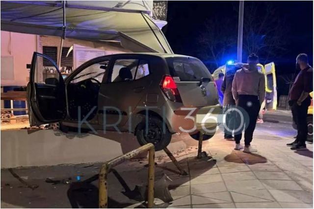 Αυτοκίνητο «καρφώθηκε» σε μαγαζί στα Χανιά – Ένας τραυματίας