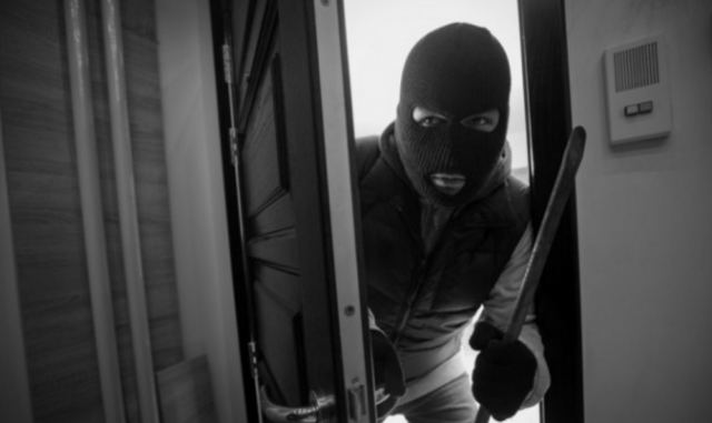 Εφιαλτικές στιγμές για ζευγάρι στο Σοφό Λάρισας – Ήρθαν αντιμέτωποι με τέσσερις ληστές