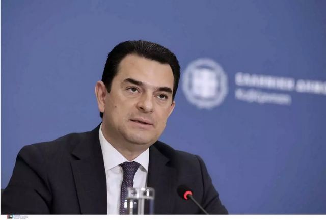 Ανακοινώσεις Σκρέκα για τα τιμολόγια ρεύματος τον Αύγουστο: Μεταξύ 15 και 17 λεπτών η κιλοβατώρα