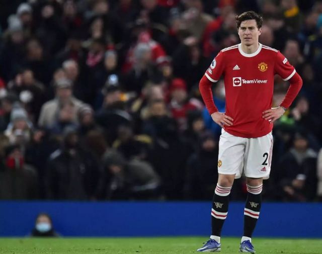 Μάντσεστερ Γιουνάιτεντ: Στιγμές τρόμου για την οικογένεια του Βίκτορ Λίντελοφ