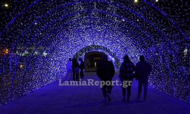 Λαμία: Εντυπωσιακή η Χριστουγεννιάτικη πλατεία Πάρκου!