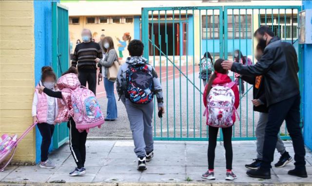 Σχολεία: Έτσι θα γίνει η επιστροφή στα θρανία σήμερα - Όλα τα μέτρα