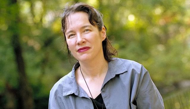 Διάσημη συγγραφέας ζητά συγγνώμη από τον άνδρα που φυλακίστηκε άδικα 16 χρόνια για τον βιασμό της!