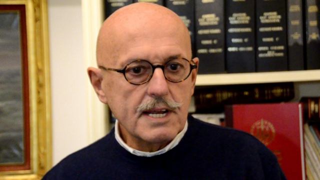 Γιατί αποφυλακίζονται οι ισοβίτες; Τι λέει ο ποινικολόγος Γιώργος Δούμας