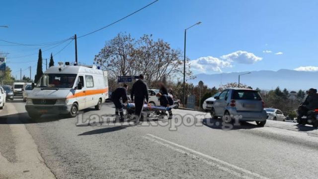 Λαμία: Τραυματίστηκε ντελιβεράς σε τροχαίο - Δείτε εικόνες