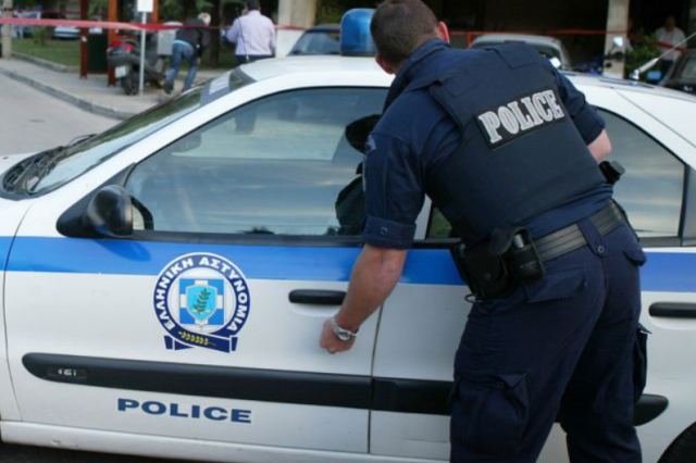 Συνελήφθη γιατί χτύπησε τη γυναίκα του με σίδερο και την περιέλουσε με βενζίνη