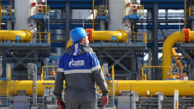 «Πράσινο φως» από την Κομισιόν για πληρωμές φυσικού αερίου στην Gazprombank χωρίς να «σπάσουν» οι κυρώσεις