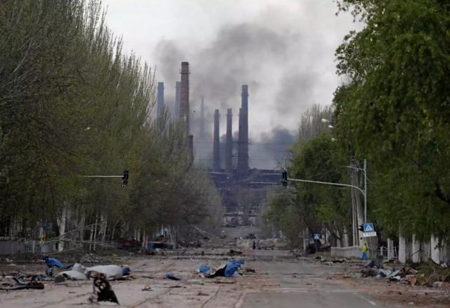 Azovstal: Ολομέτωπη επίθεση της Ρωσίας από έδαφος και αέρα – Ρίχνει το «φταίξιμο» στους Ουκρανούς μαχητές