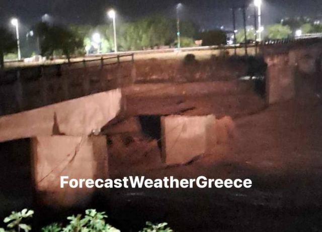 Επιχείρηση διάσωσης εγκλωβισμένων στον Παραπόταμο