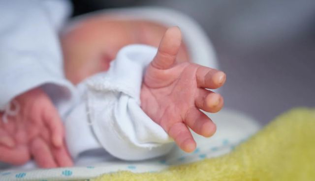 Φρίκη στη Βέροια: Τα αδέρφια του νεκρού βρέφους ειδοποίησαν τους παππούδες ότι η 37χρονη μητέρα το σκότωσε